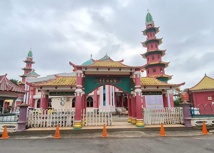 Wisata Religi Masjid Cheng Ho, Makna di Balik Menara Kembarnya