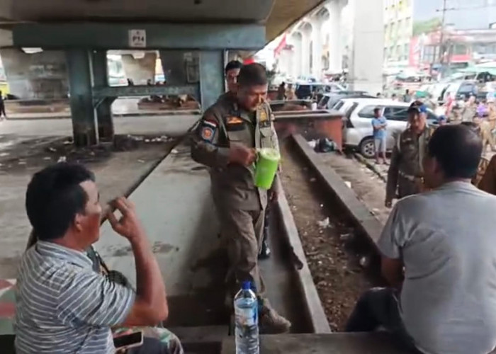 PKL di Bawah Jembatan Ampera 7 Ulu Ditertibkan, Praktik Tuak dan Penjahit Bahu Jalan Jadi Sorotan