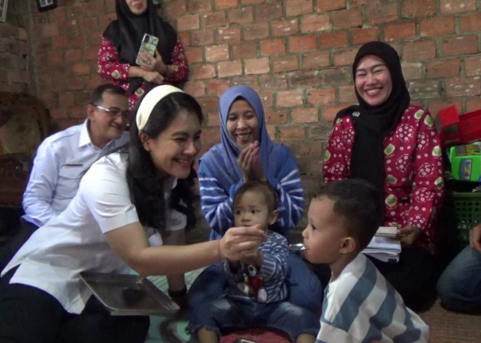 Wamen BKKBN Tinjau SPPG dan Salurkan langsung MBG ke Balita dan Ibu Menyusui di Palembang 