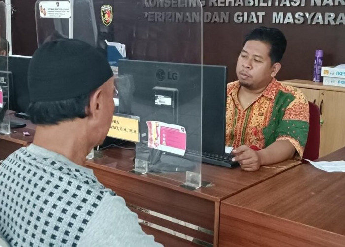 Seorang Ayah Pengayuh Becak di Palembang Dipukuli Anaknya Hingga Babak Belur