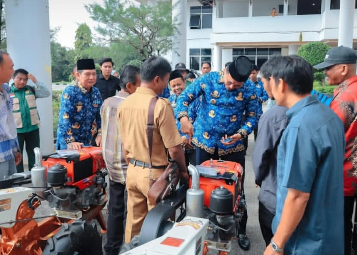 Pemkab OKU Selatan Salurkan Hand Traktor, Perkuat Produktivitas dan Kesejahteraan Petani