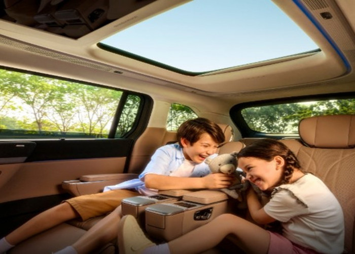 Panorama Langit dari Kabin: Sunroof Canggih XPeng X9 yang Bikin Perjalanan Serasa di Luar Angkasa