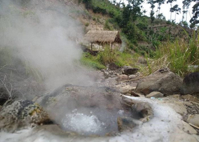 Air Panas Gemuhak: Sungai Air Hangat yang Menyegarkan dan Berkhasiat Terapi di Kabupaten OKU, Sumatera Selatan