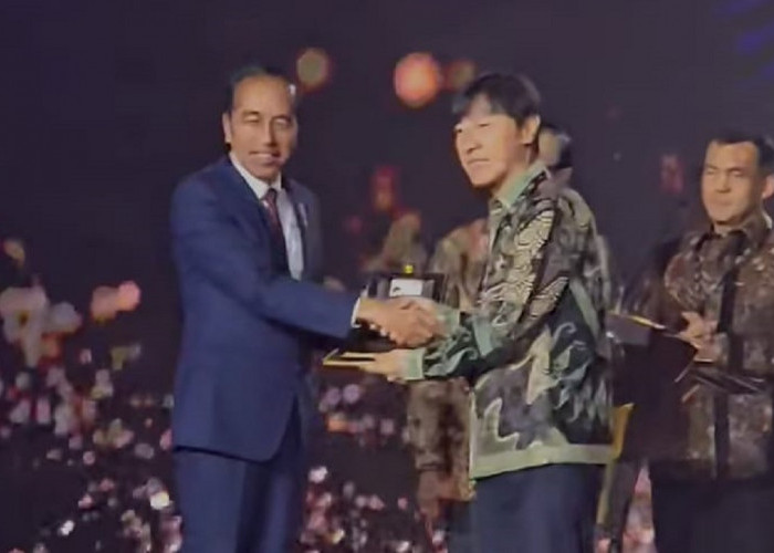 Terima Golden Visa Dari Jokowi, STY Janji Bawa Garuda Terbang Tinggi 