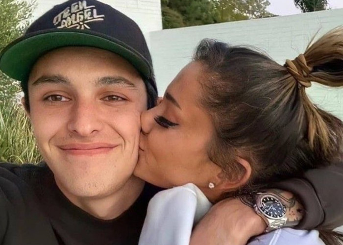 Ariana Grande dan Dalton Gomez Menyelesaikan Perceraian 6 Bulan Setelah Putus