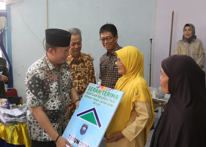 Program Bedah Rumah di Baturaja Barat tahun 2022 Selesai, Pj Bupati OKU Serahkan Kepada Pemilik