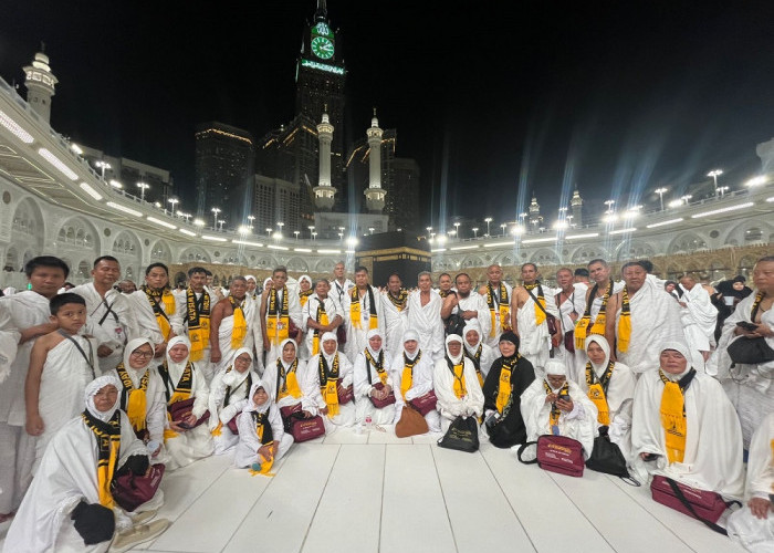 Jemaah Holiday Angkasa Wisata Keberangkatan 2 Oktober Tunaikan Umroh Pertama dengan Penuh Haru