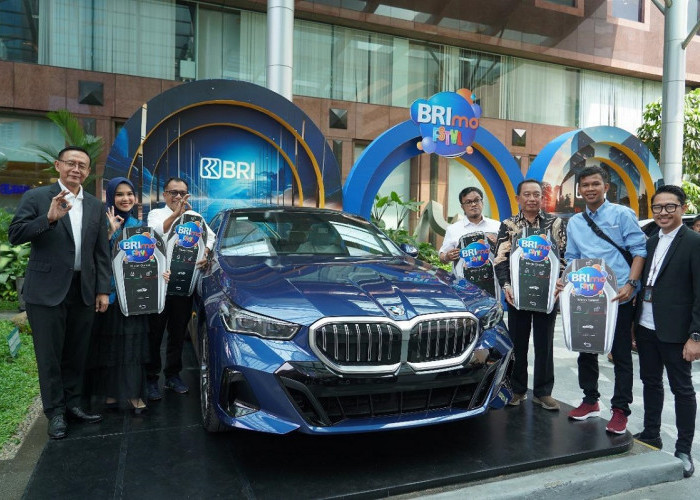 BRI Serahkan Hadiah Utama BRImo FSTVL 2024 sebagai Apresiasi Loyalitas Nasabah