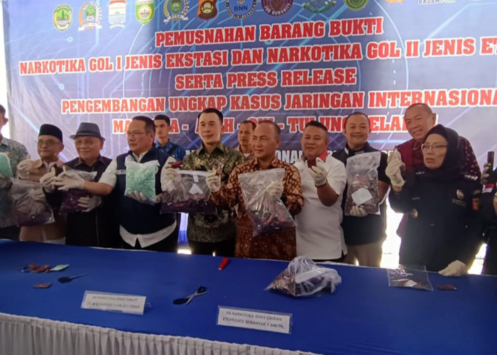 BNNP Sumsel Musnahkan Ribuan Pil Ekstasi dan Ratusan Ketrik Vape Berisi Etomidate