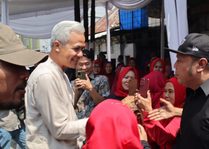 Calon Presiden Indonesia Koalisi Ganjar Pranowo dari Partai Pengusung PDIP Berkunjung ke Kota Palembang