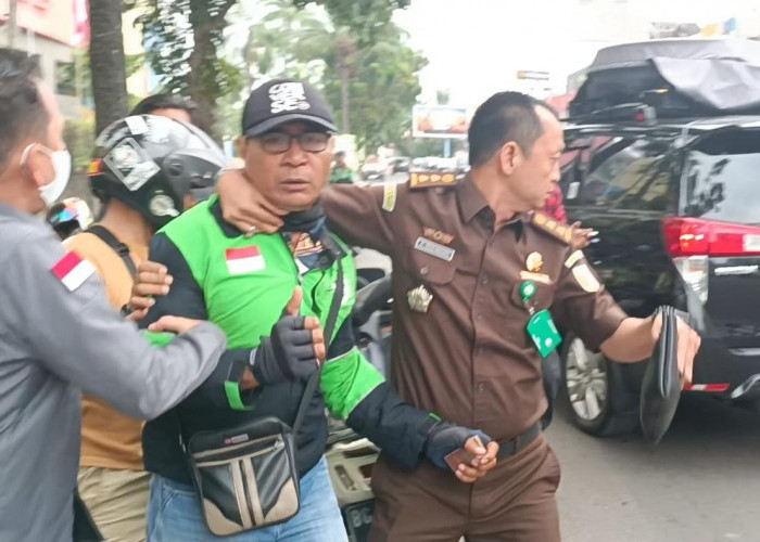 Dramatis! Buronan Terpidana Kasus Pengrusakan Mobil Ditangkap Tim Tabur Kejati Sumsel dan Kejari Palembang