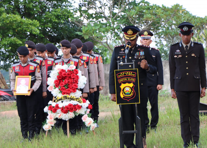 Kapolres OKU Timur Pimpin Prosesi Pemakaman Kapolsek Madang Suku I