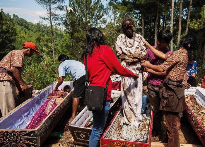 Ritual Mayat Berjalan: Mengungkap Keunikan Tradisi Ma' Nene Suku Toraja