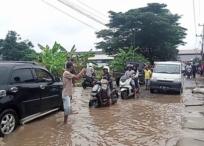 Pemkot Palembang Usul ke Pemprov Sumsel Segera Perbaiki Jalan Lettu Karim Kadir yang Rusak Parah