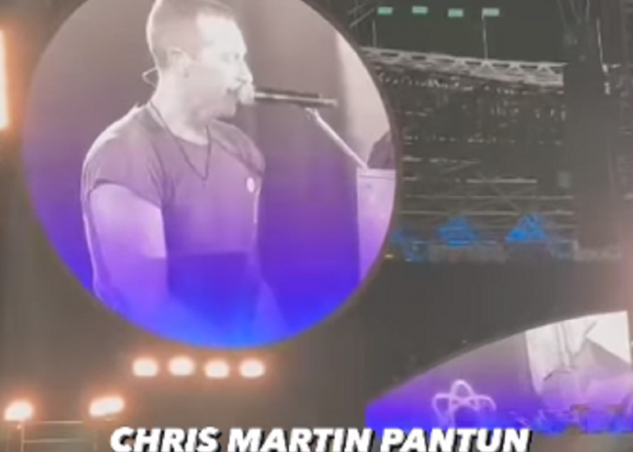 Chris Martin Bikin Kocak dengan Pantun Pinjam Seratus di Konser Coldplay GBK