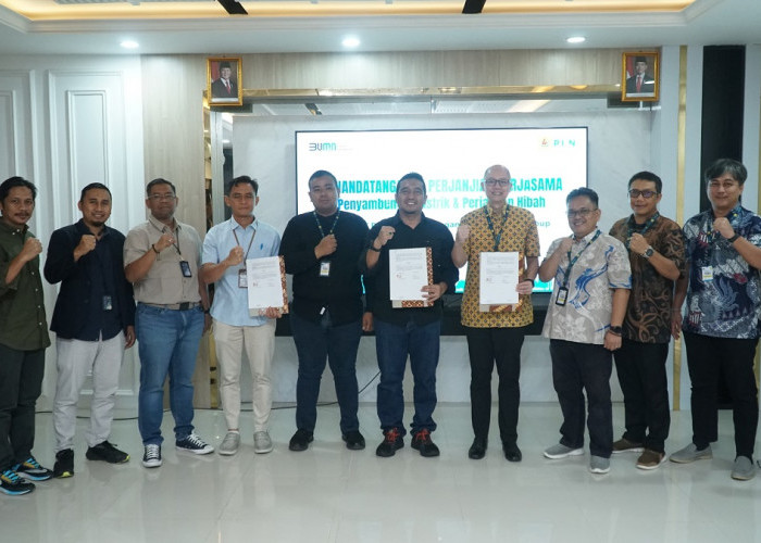 PLN UID S2JB & PT Smart Group Tbk Tandatangani Perjanjian Hibah dan Penyambungan Listrik