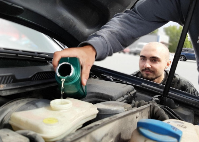 Jangan Sepelekan! Minyak Rem Mobil Bisa Jadi Penentu Hidup dan Mati di Jalan