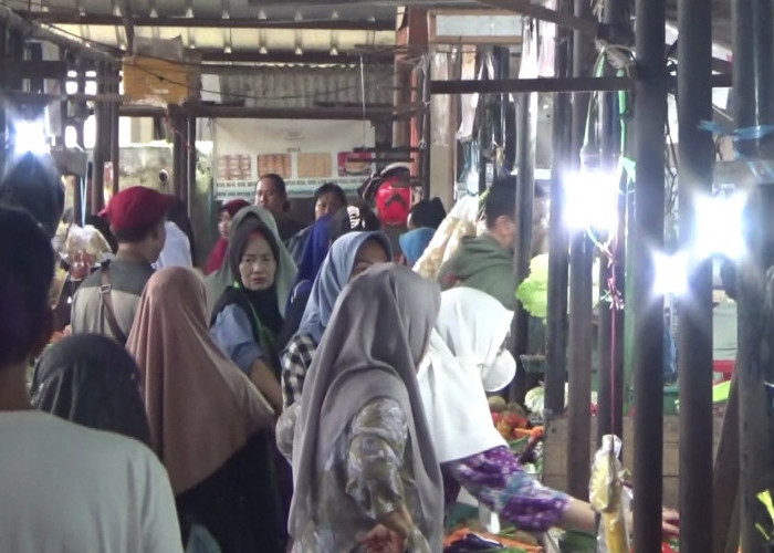 Kondisi Pasar Sekip Ujung Mulai Ramai Pembeli