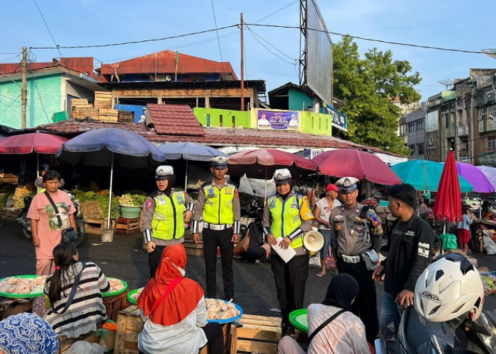 Satgas II Binluh Polres OKU Sosialisasi Operasi Patuh Musi 2023 di Pasar