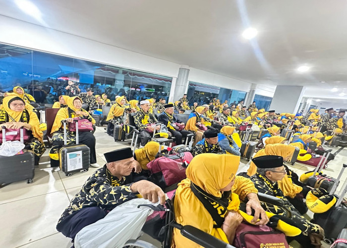 Holiday Angkasa Wisata Lepas 170 Jemaah Umroh Paket 12 Hari