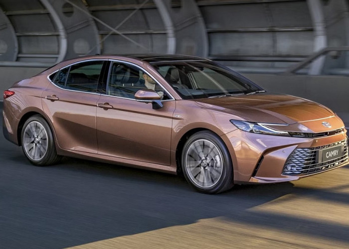 Harga Melonjak! Toyota Camry 2025 Hybrid Termahal Sepanjang Sejarah, Apa Saja Fitur Barunya?