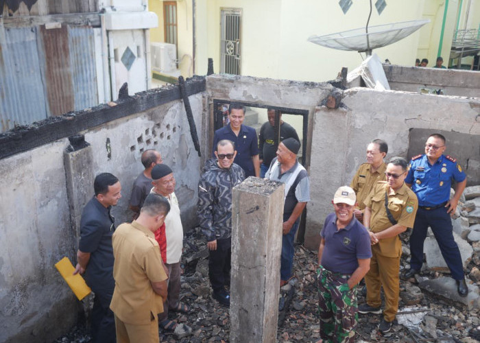Korban Kebakaran Batukuning Bersyukur dapat Bantuan Bupati OKU 