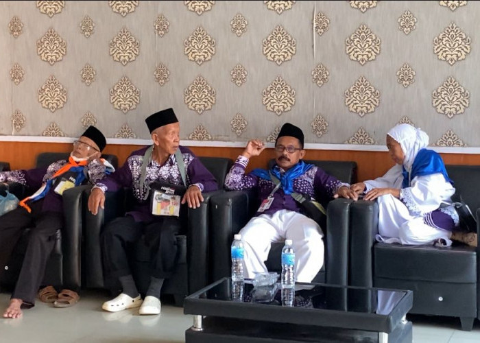 Jelang Keberangkatan Kloter Pertama, Calon Jamaah Haji Sumsel Jalani Persiapan Manasik di Asrama Haji
