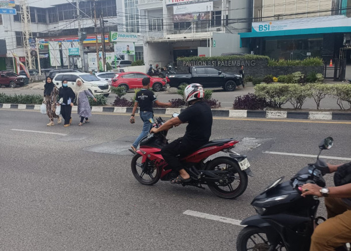 Alamak! Baru Diperbaiki, Jalan Sudirman Depan RSMH Kembali Rusak dan Bergelombang