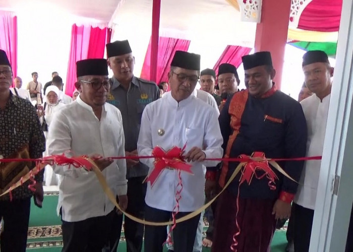 Resmikan 2 Masjid, Pj Walikota Palembang Minta Pengurus Masjid Selalu Memperhatikan Anak Yatim 