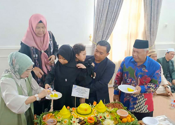 Milad Ke-39, CEO Holiday Angkasa Wisata Umrahkan 39 Jemaah