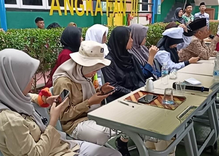 Hari Sumpah Pemuda, Pelajar SMA Islam Az -Zahrah Palembang Kenakan Baju Profesi
