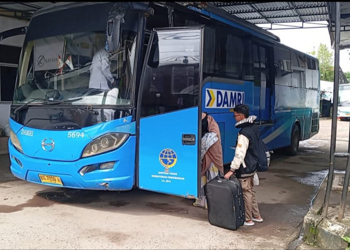 Lonjakan Pemudik di Terminal Bus Damri Jelang Lebaran 1446 H, Tarif Tetap Stabil