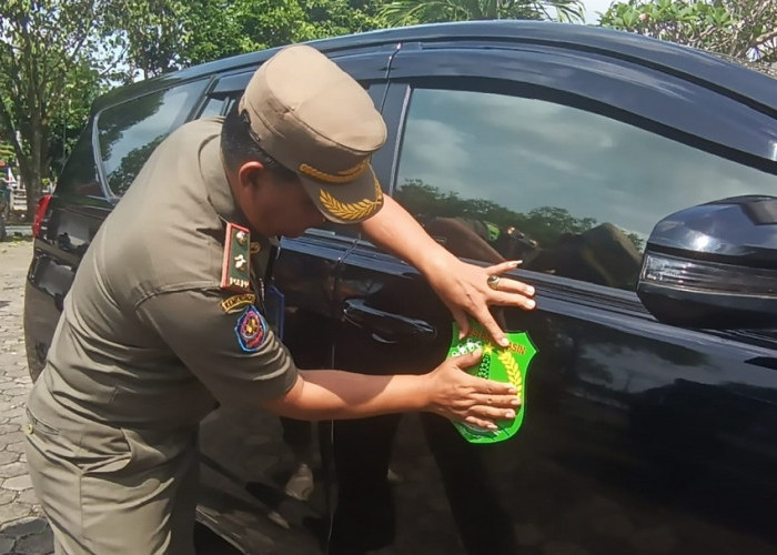Sat Pol PP Muba Terapkan Pemasangan Stiker Kendaraan Dinas, OPD Diminta Ikuti Perda