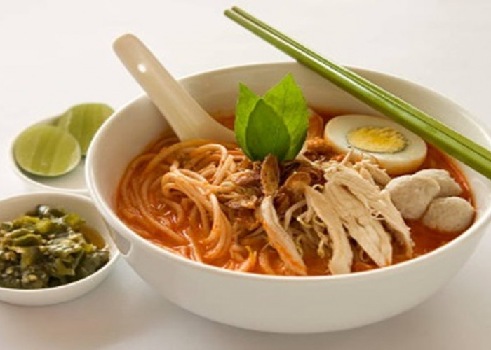 Mie Kuah Laksan: Sajian Santan Gurih Pedas Khas Palembang yang Penuh Aroma Rempah