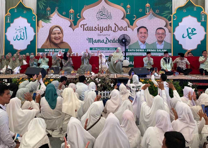 Ribuan Jemaah Ikuti Tausiyah Doa Bersama Mama Dedeh dan RD-PS