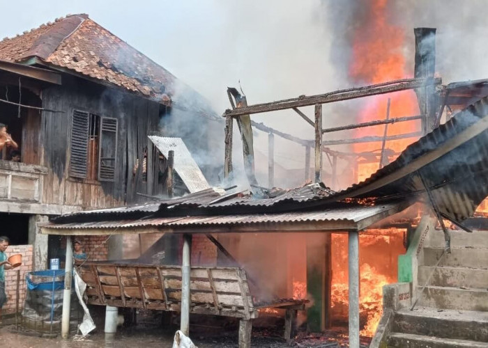 1 Rumah Panggung di Desa Dalam Muara Enim Ludes Terbakar, Diduga Akibat Korsleting Listrik