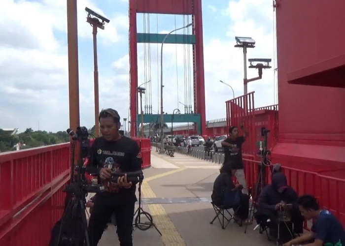 Ampera Jadi Panggung, TikToker Raup Gift Jutaan Rupiah