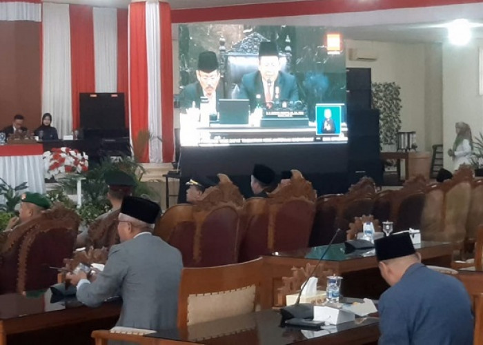 Ketua DPRD Ogan Ilir Pimpinan Rapat Paripurna VIII Mendengarkan Pidato Kenegaraan Presiden  Republik Indonesia