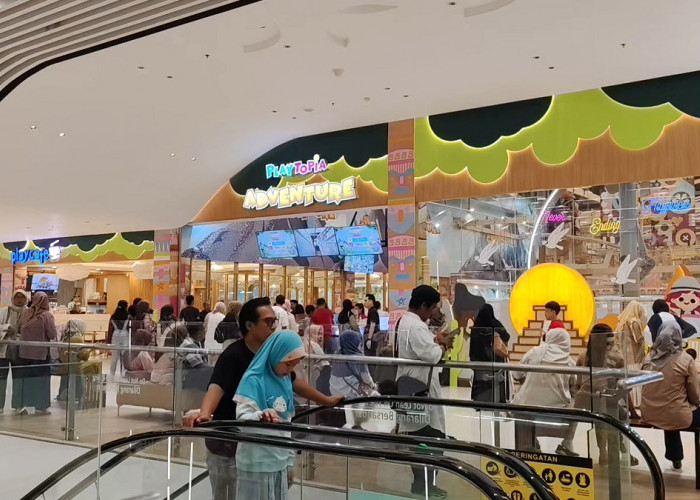 Libur Panjang, Warga Serbu Mall di Palembang