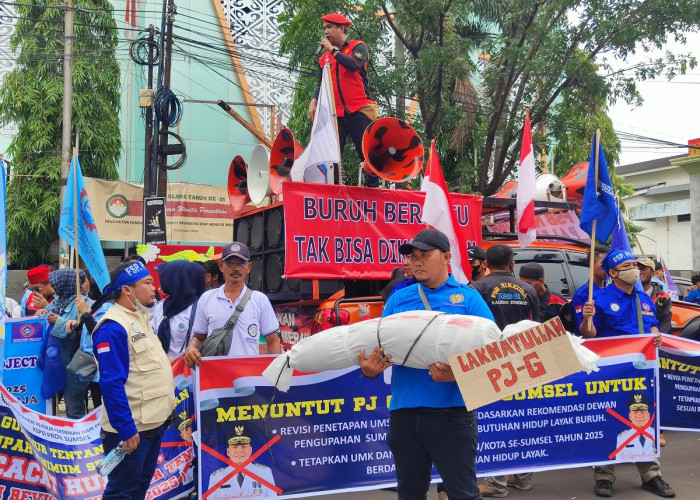 Ratusan Buruh Gelar Aksi di Kantor Gubernur Sumsel, Tuntut Revisi UMSP Sumsel 2025