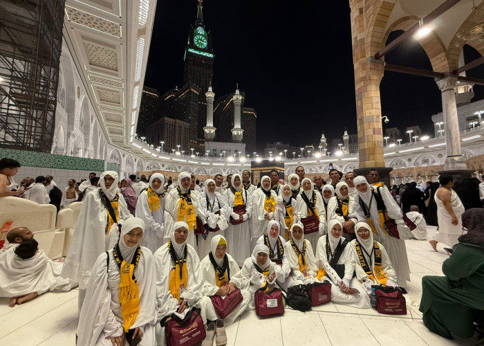 433 Jemaah Holiday Angkasa Wisata keberangkatan 17 Juli 2025, Tunaikan Umrah Perdana dengan Penuh Haru