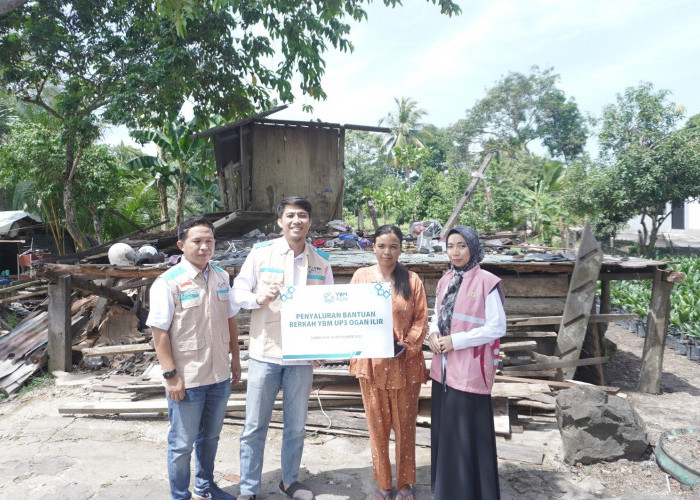 YBM PLN UP3 Ogan Ilir Salurkan Bantuan kepada Warga Korban Rumah Roboh di Sukaraja Baru