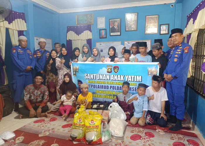 Momen 10 Muharram, Personel Kapal Patroli Elang Bondol Berbagi Ke Anak Panti Asuhan