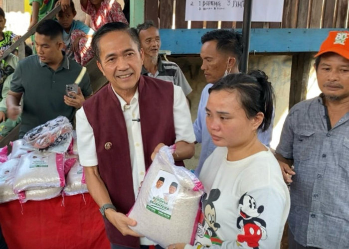 Walikota Palembang Salurkan Bantuan Bagi Korban Kebakaran Lorong Khotib