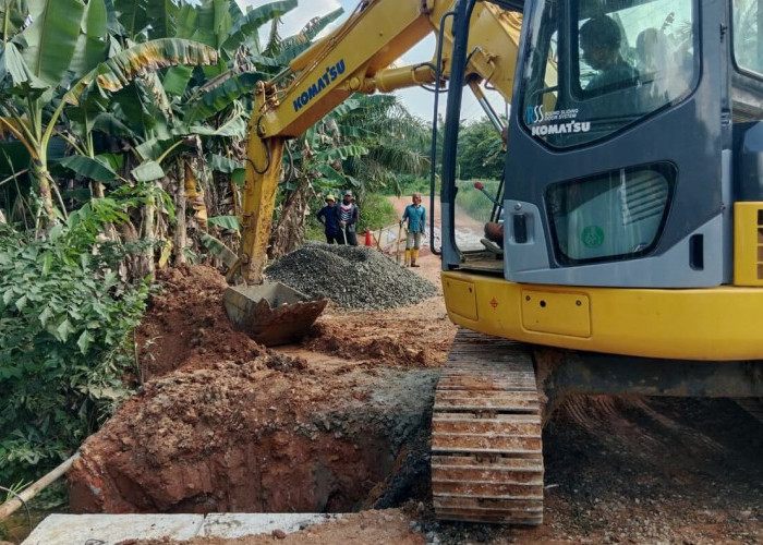 Dinas PUPR Banyuasin Perbaiki Jalan Amblas di Dusun Lubuk Keranji, Respons Cepat Pemerintah Mendapat Apresiasi