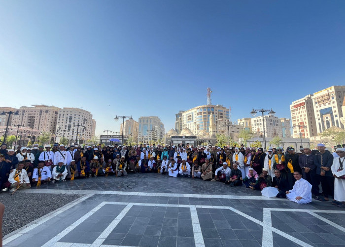 433 Jemaah Umrah Holiday Angkasa Wisata Laksanakan Ziarah Dalam di Kawasan Masjid Nabawi Madinah