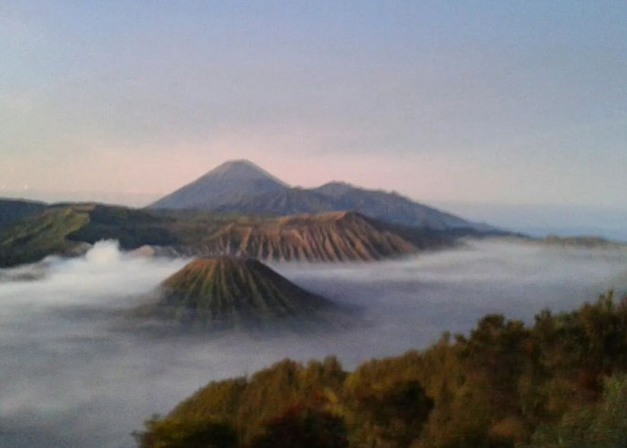 Cerita Mistis di Indonesia: 5 Kisah Mistis Gunung Semeru dari Penjaga Ranu Kumbolo 