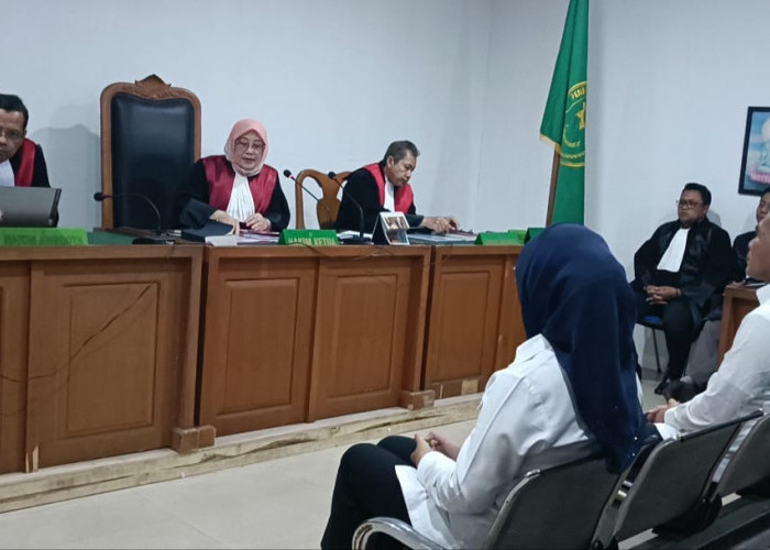 Terungkap! Sidang Perdana Korupsi PMI Palembang, Fitrianti Agustinda & Suami Ternyata Sedang Proses Cerai