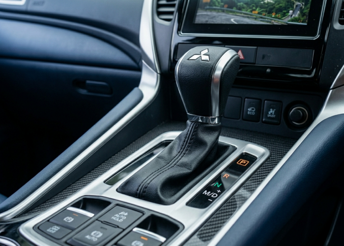 Jangan Salah! Ini Teknik Aman Mengendarai Mobil Matic di Tanjakan Curam