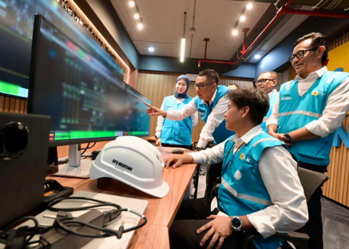Jaga Terang di Hari Kemenangan, Cerita Petugas PLN Amankan Keandalan Listrik di Momen Idulfitri